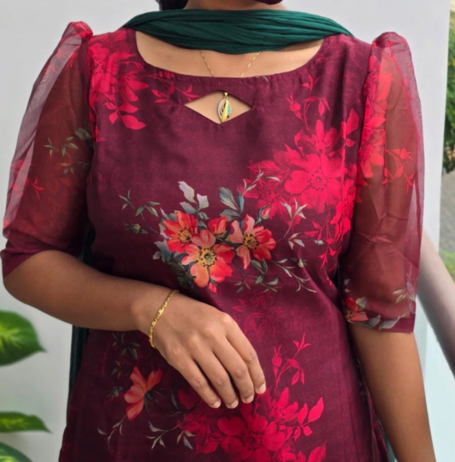 Anbarasi: Tissue silk straight cut kurtis 