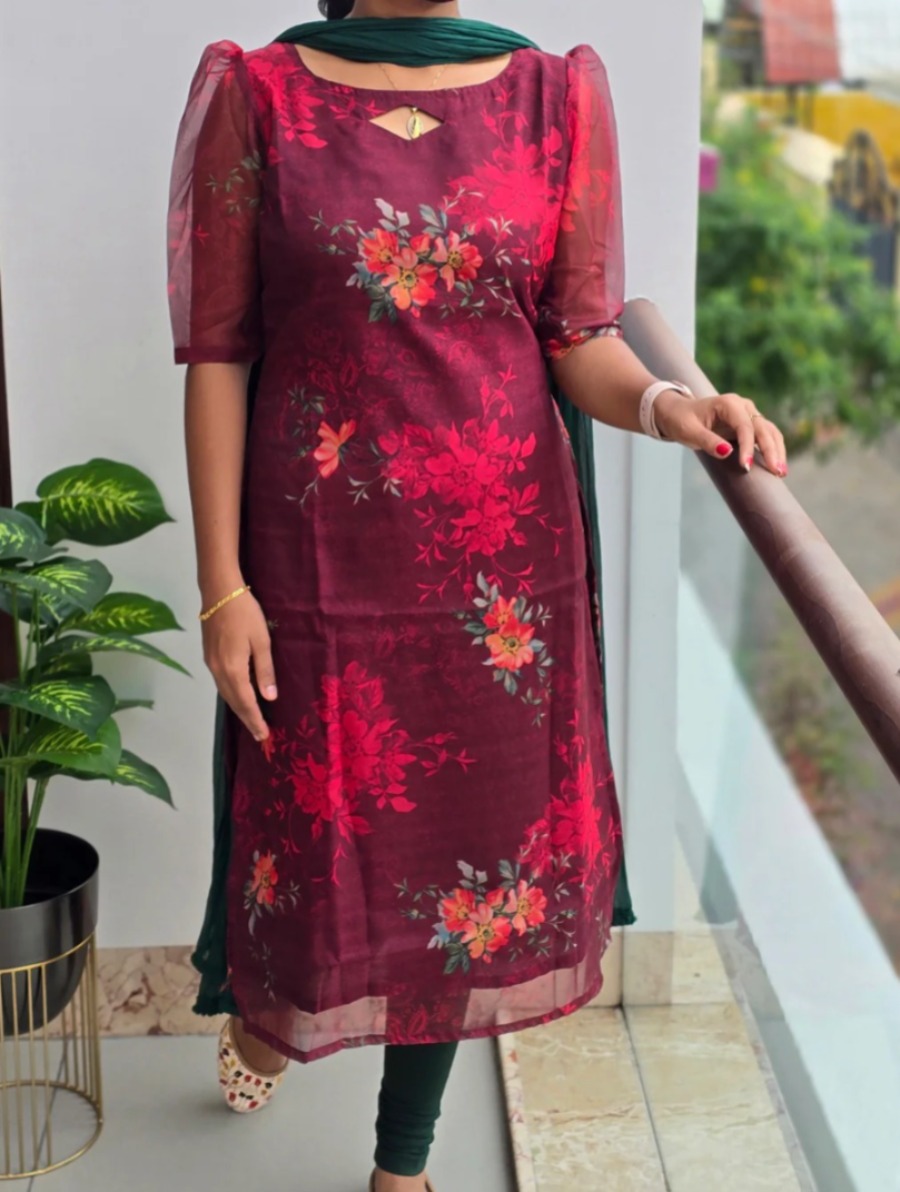 Anbarasi: Tissue silk straight cut kurtis 