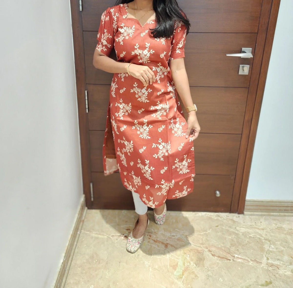 Anbarasi: Cotton Straight Cut Kurti with Puff Sleeves & Lining – 43 Inch Classic Fit