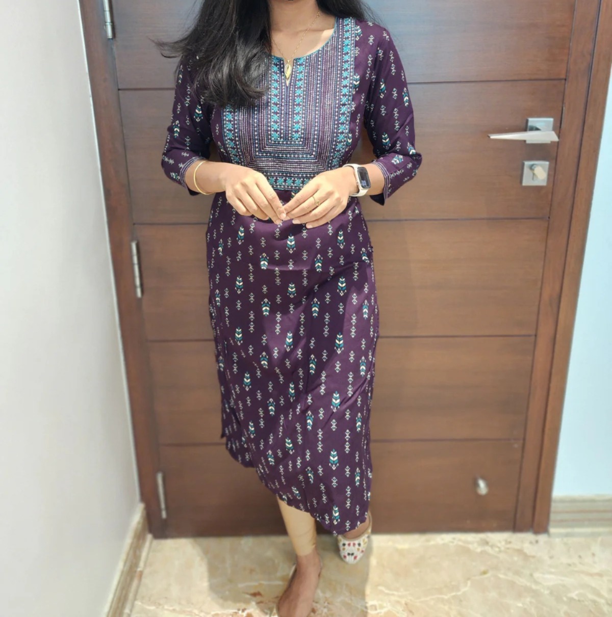 Anbarasi: Rayon Straight cut kurtis embroidery 