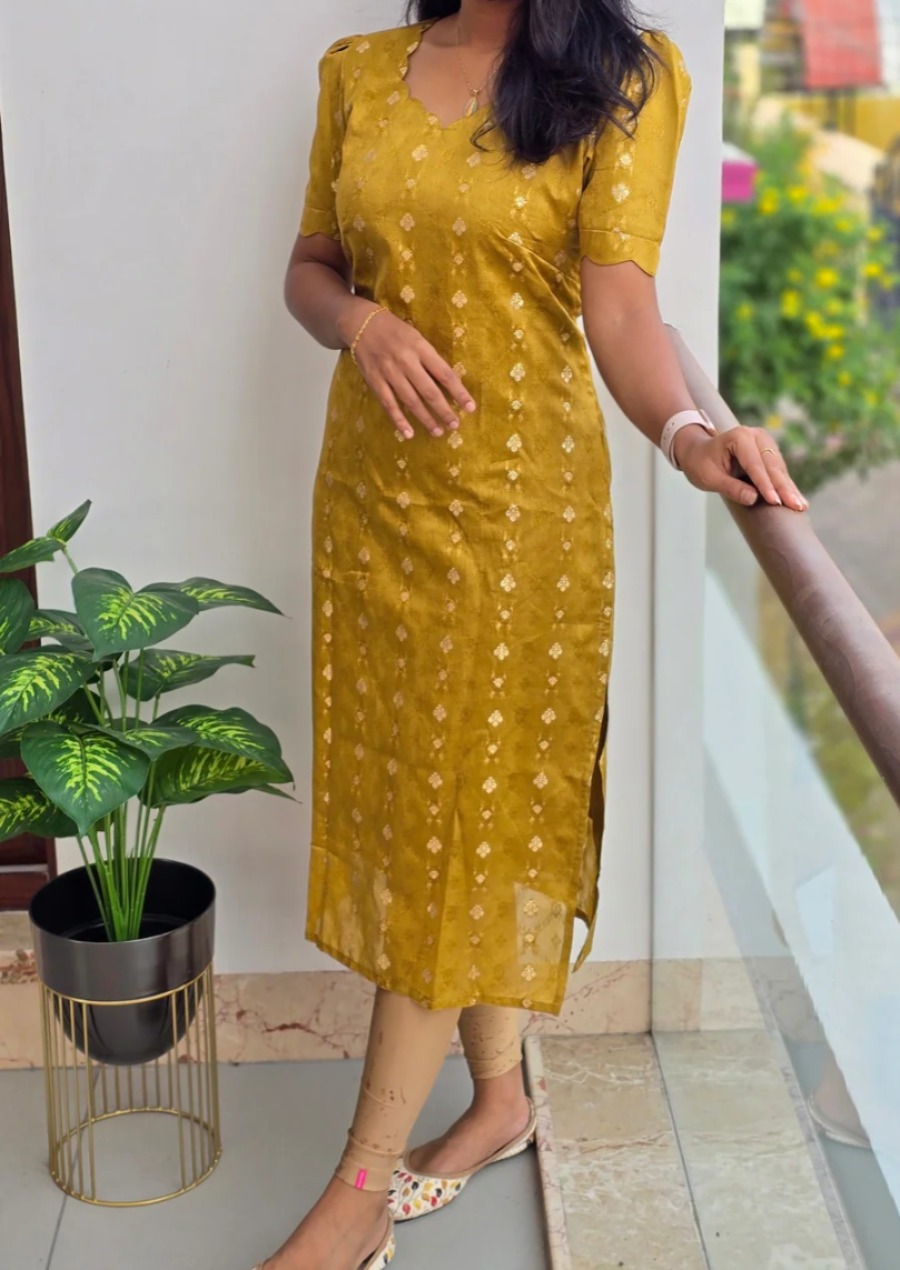 Anbarasi: Tissue silk straight cut kurtis 