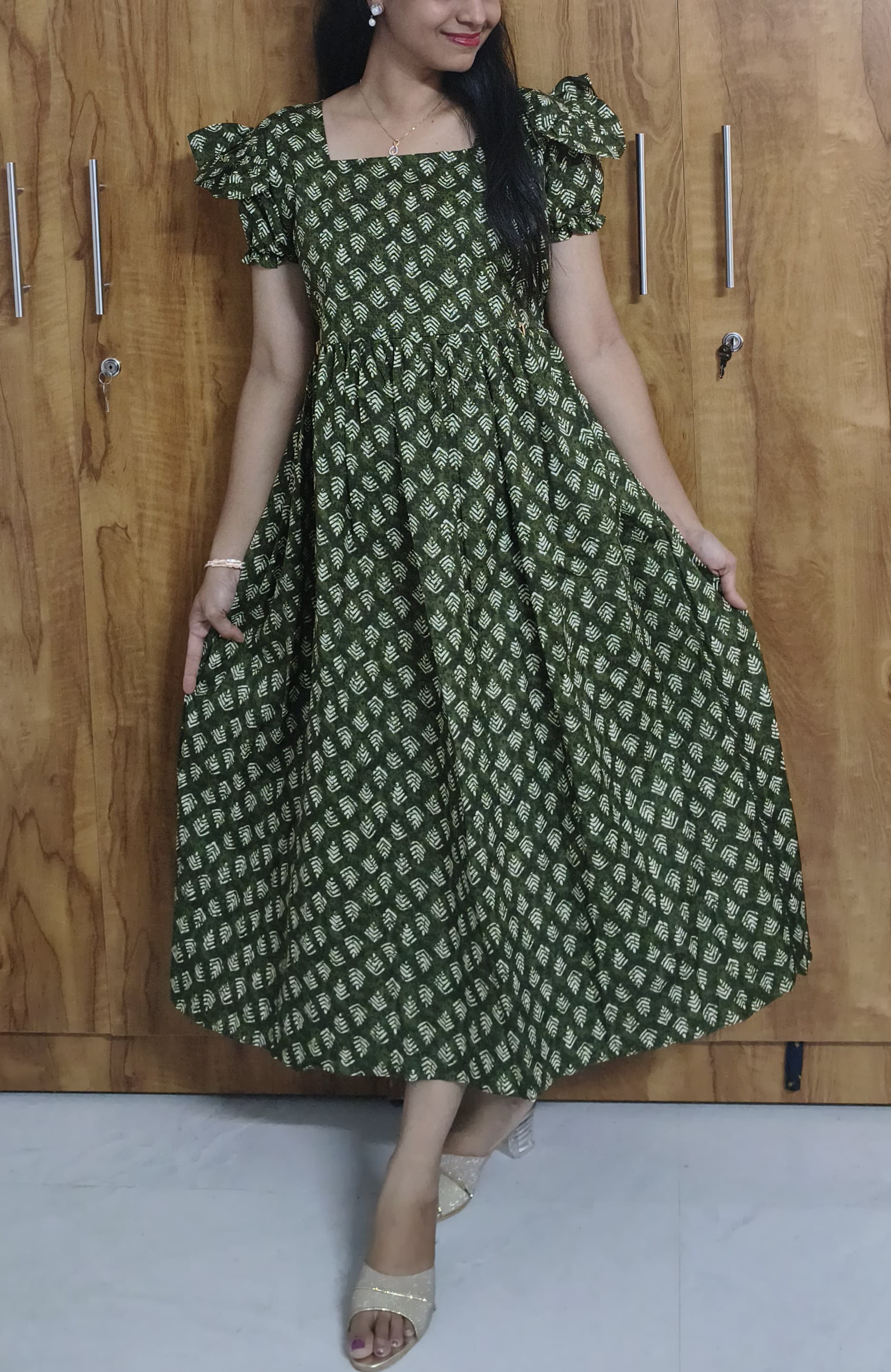 Anbarasi: Cotton Feeding Dress with Invisible Zips & Frill Sleeves