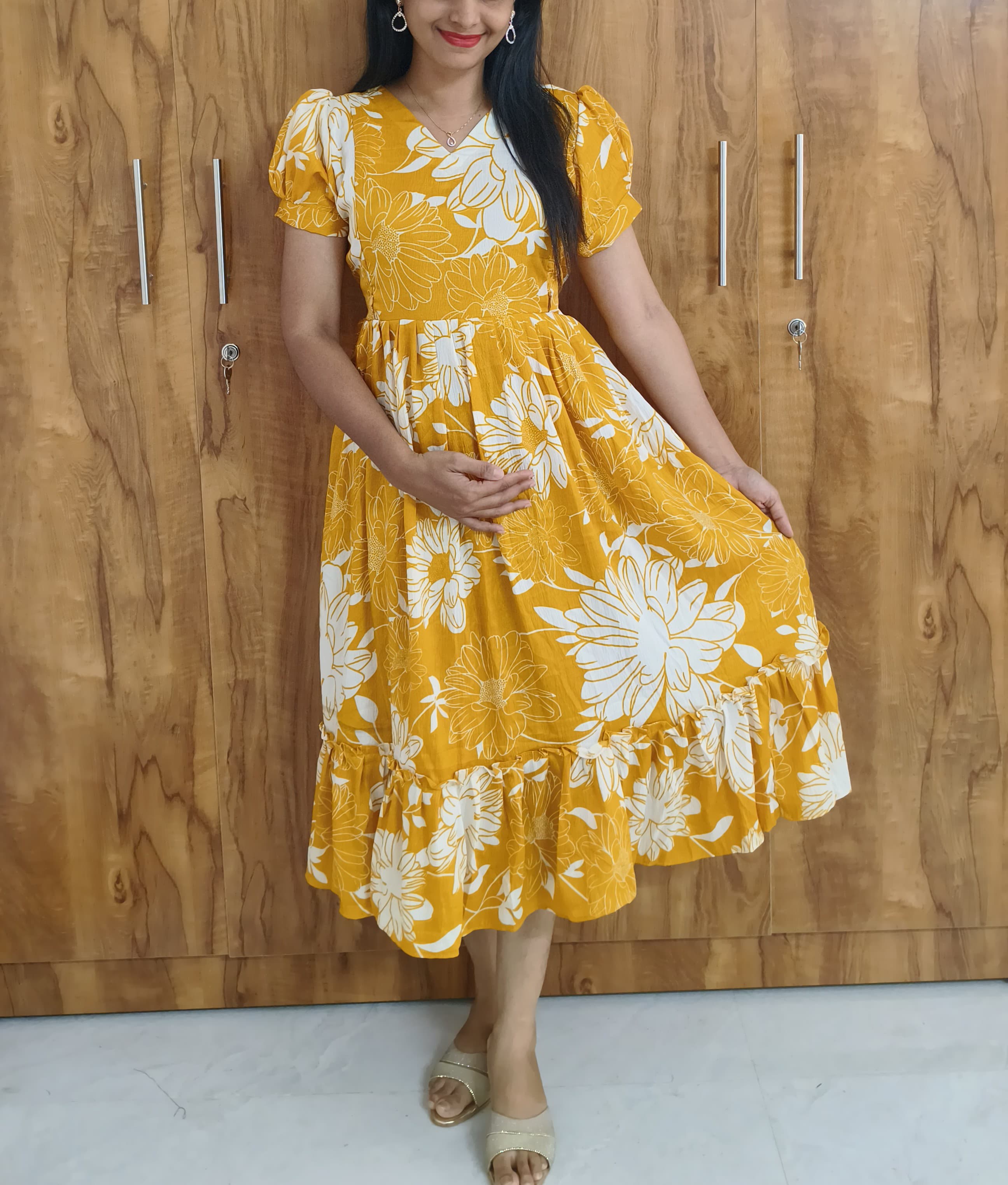 Anbarasi: Crushed Delta Feeding Gown with Crepe Lining – Stylish 2-Tier Fit