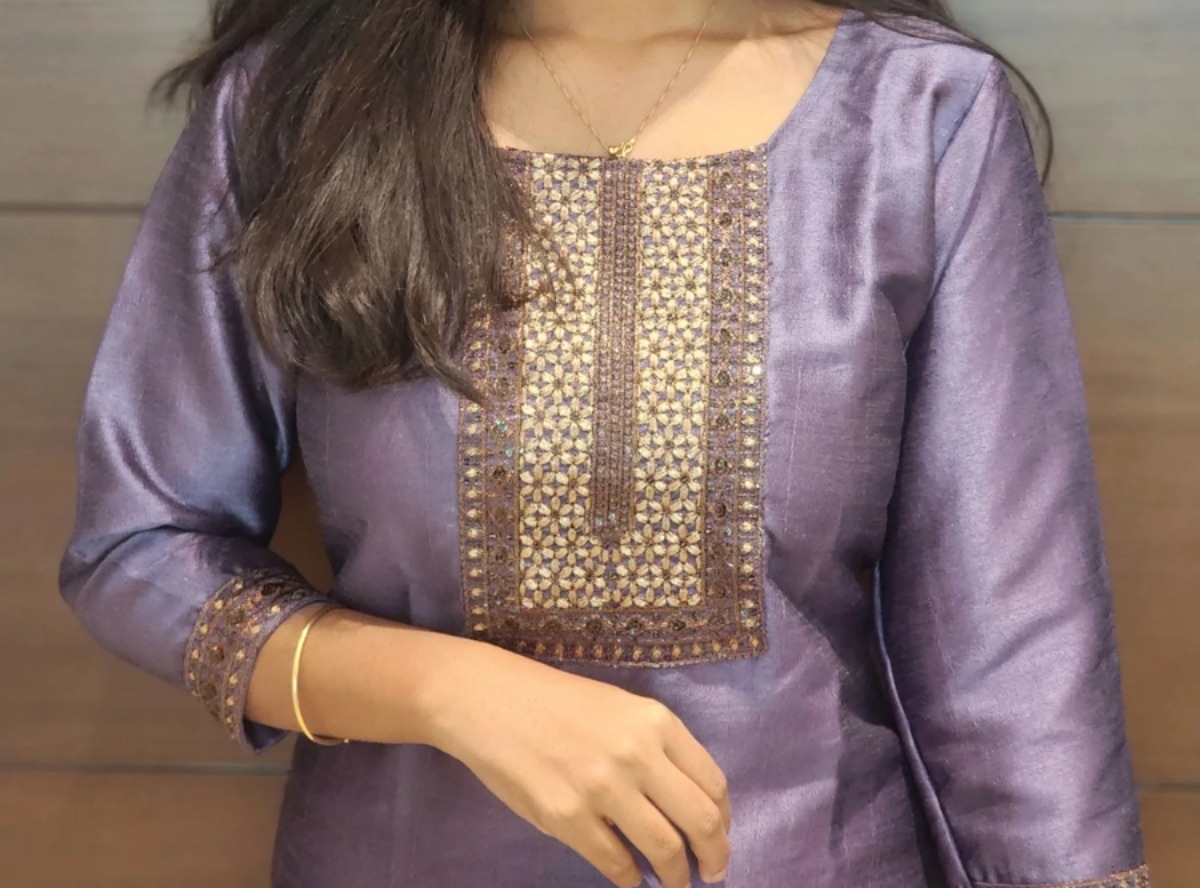 Anbarasi: Vichitra silk straight cut kurti 