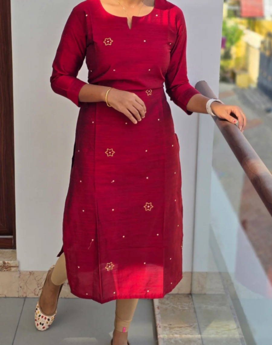 Anbarasi: Cotton straight cut kurti