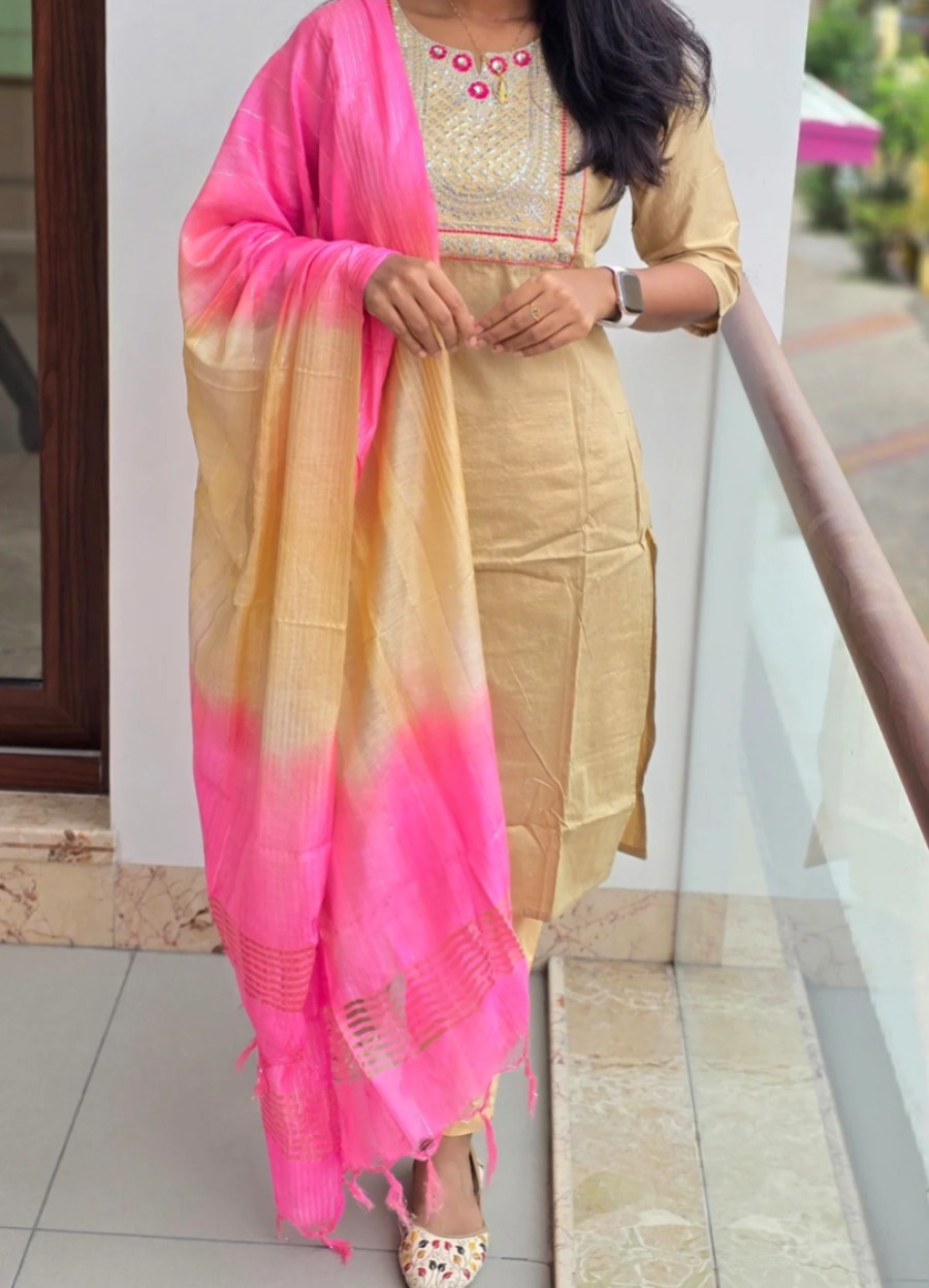 Anbarasi: Silk cotton salwar set