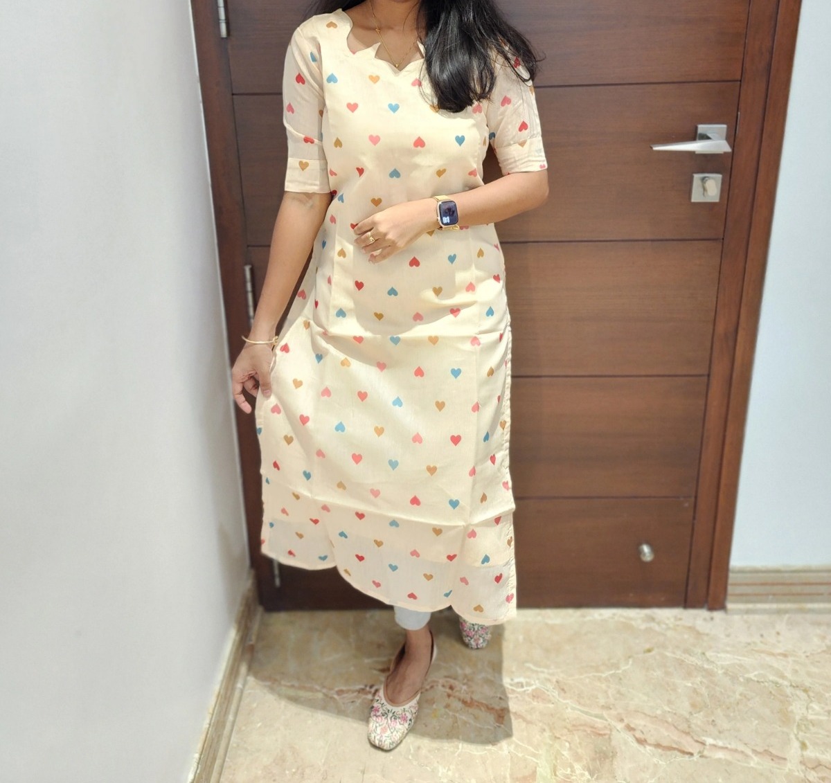 Anbarasi: Cotton Straight Cut Kurti with Puff Sleeves & Lining – 43 Inch Classic Fit