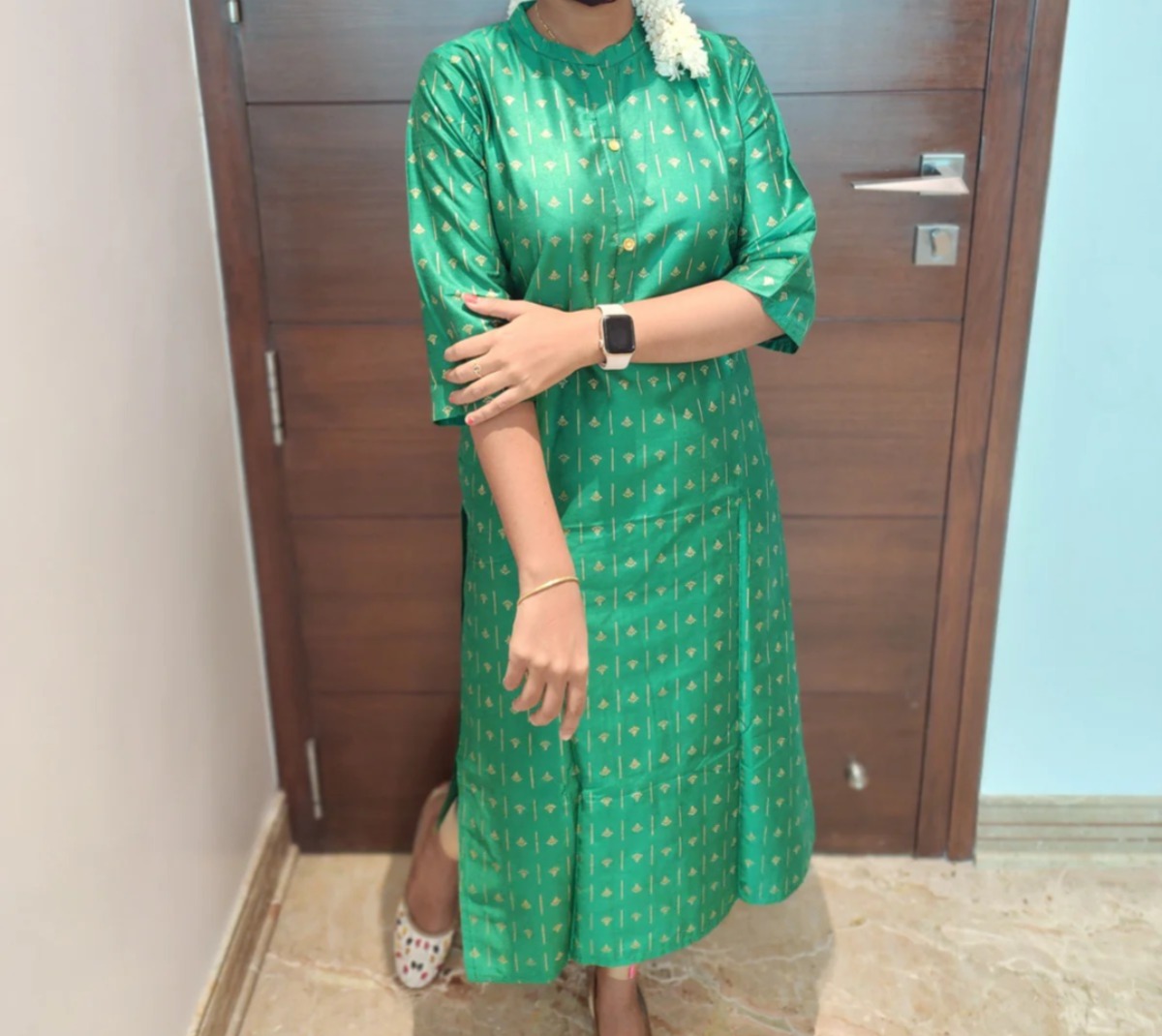 Anbarasi: Silk cotton straight cut kurti