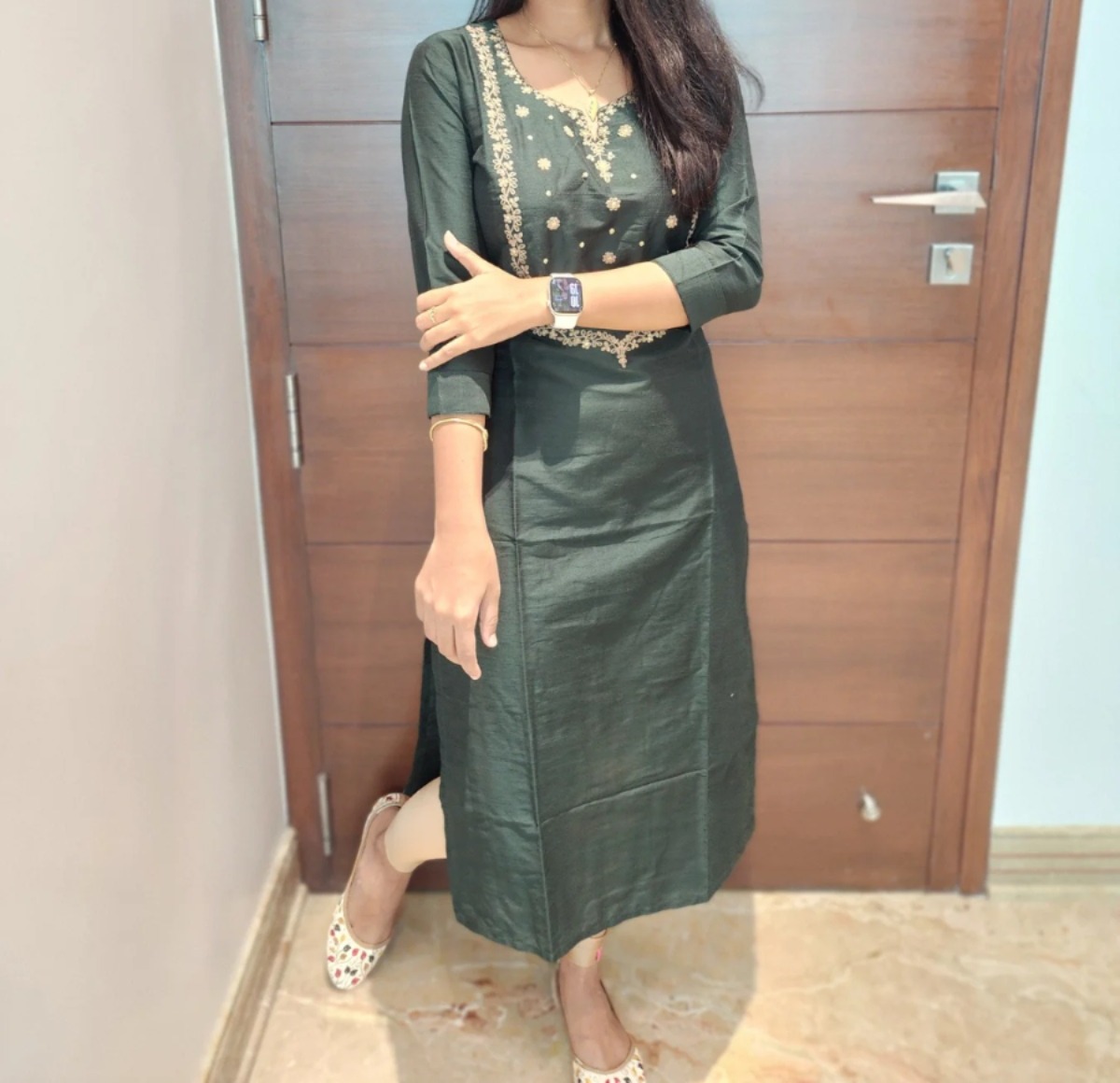 Anbarasi: Silk rayon straight cut kurti