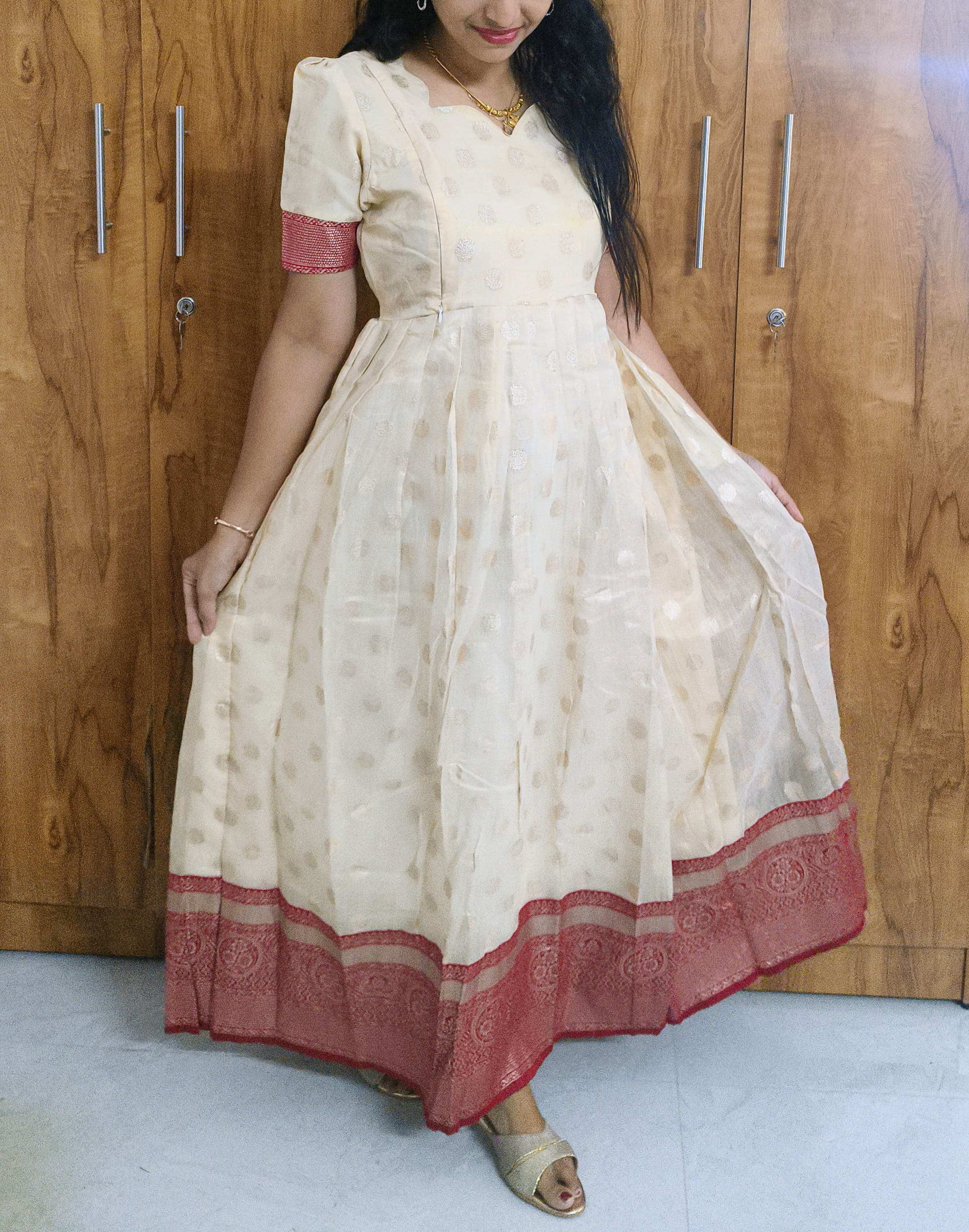Anbarasi: Chanderi jacquard butta big banarasi border with full lining 