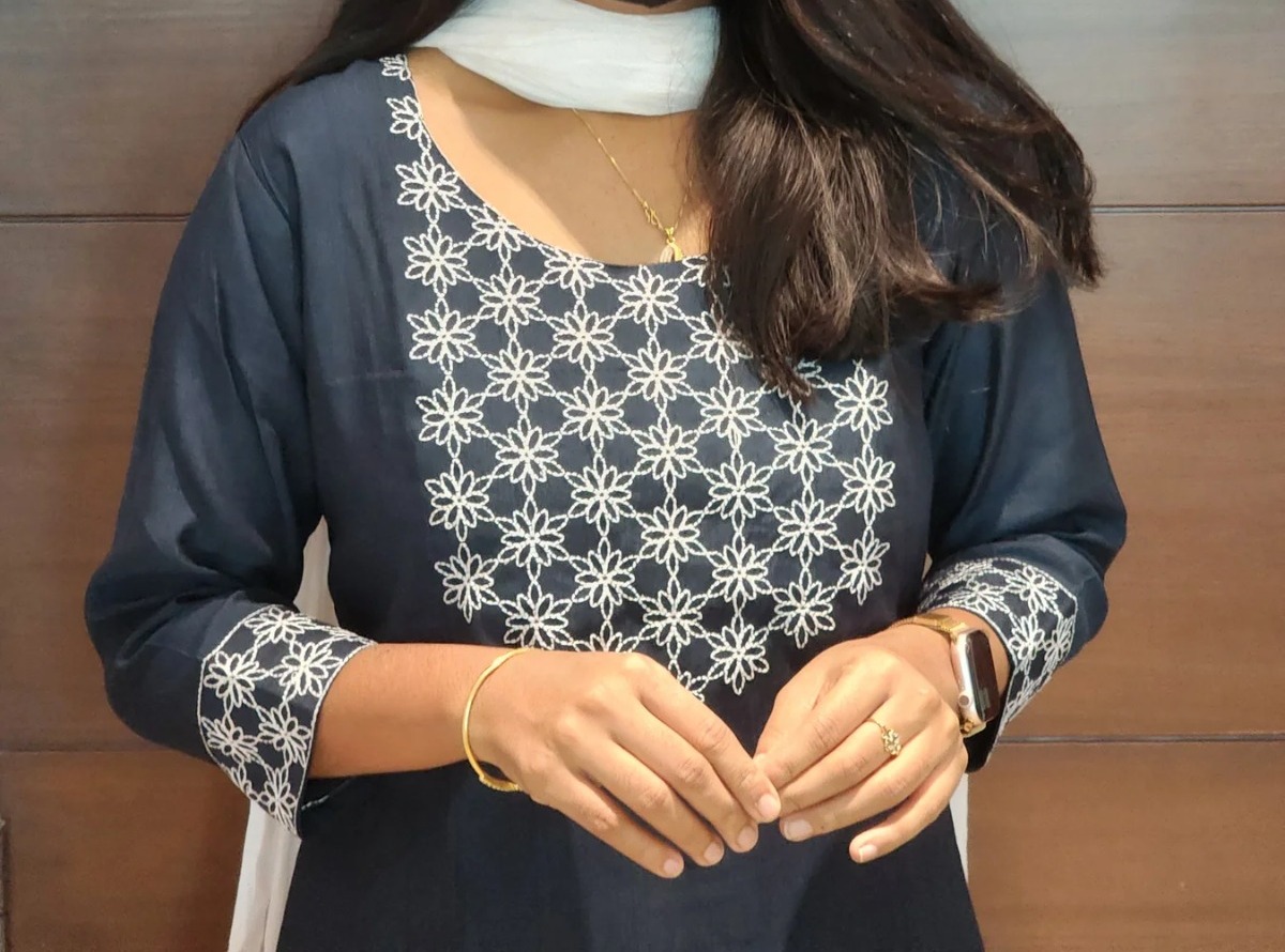 Anbarasi: Silk cotton straight cut kurti