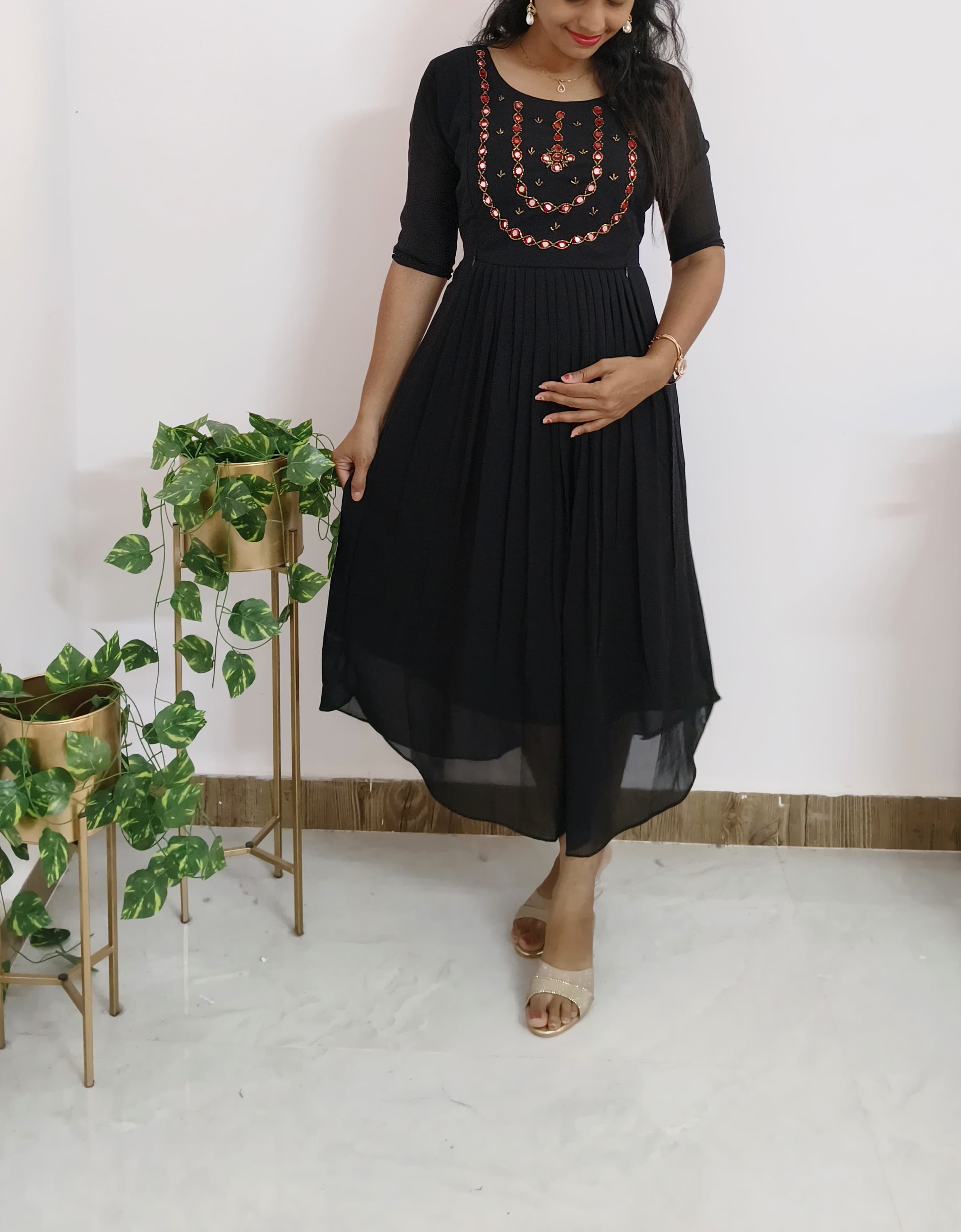 Anbarasi: Georgette Maternity Dress with Two-Side Invisible Zip - Comfortable, Feeding-Friendly Kurti (S to XXXL)