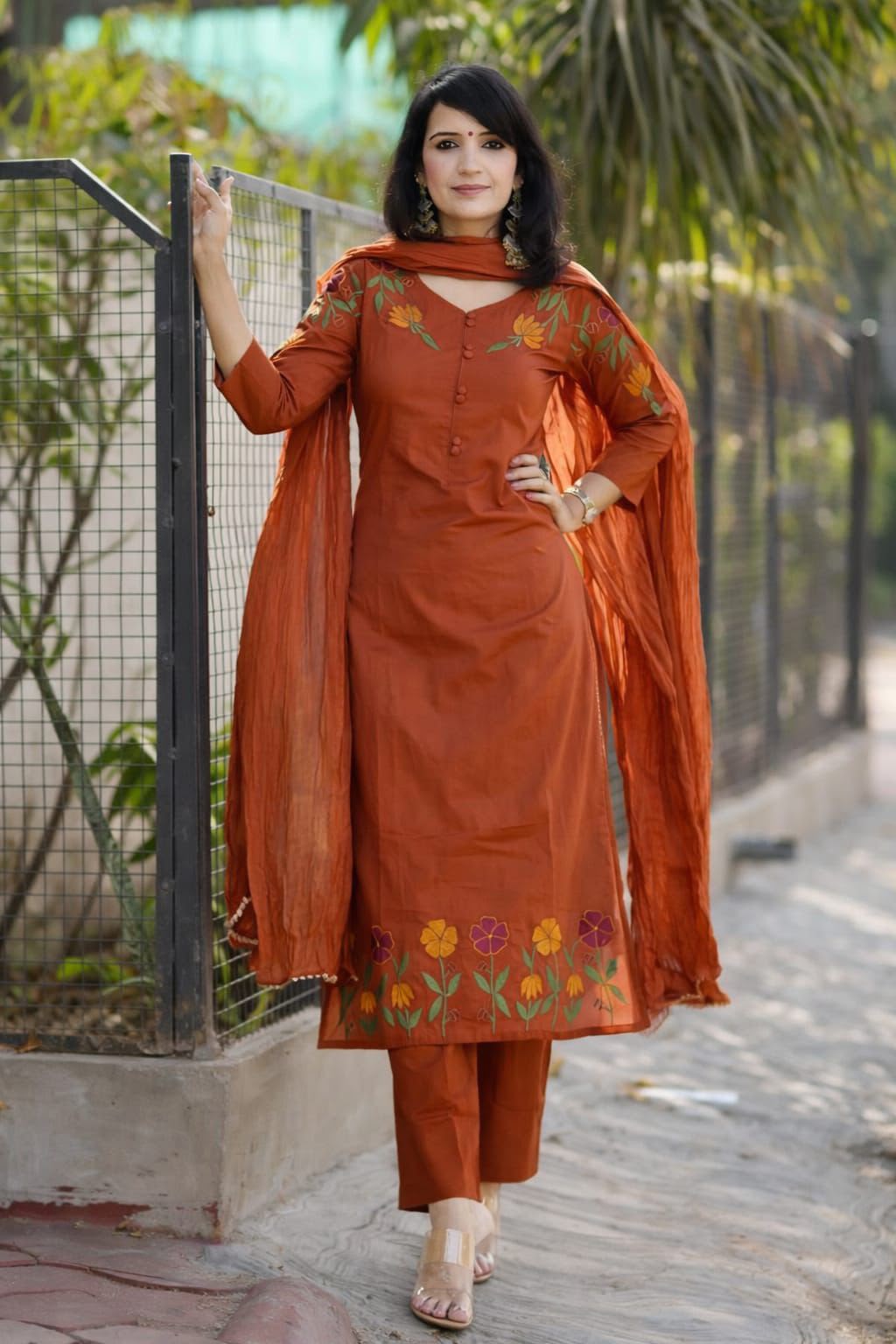 Pure mul cotton dupatta with lace border