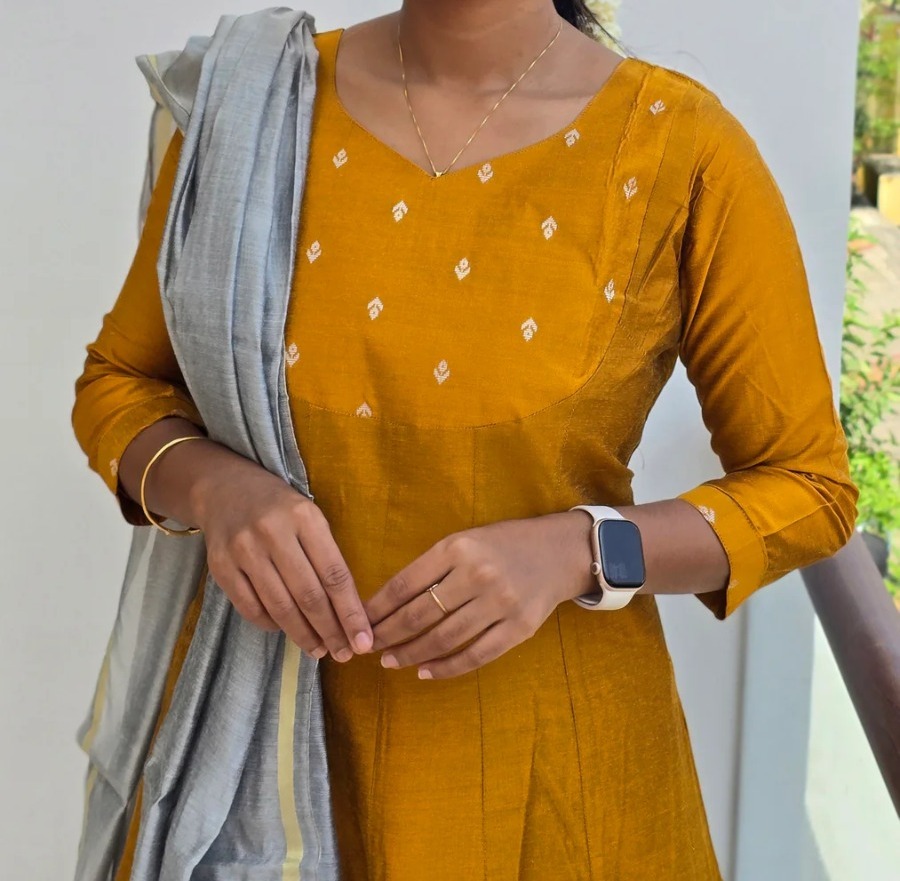 Anbarasi: Silk cotton salwar set