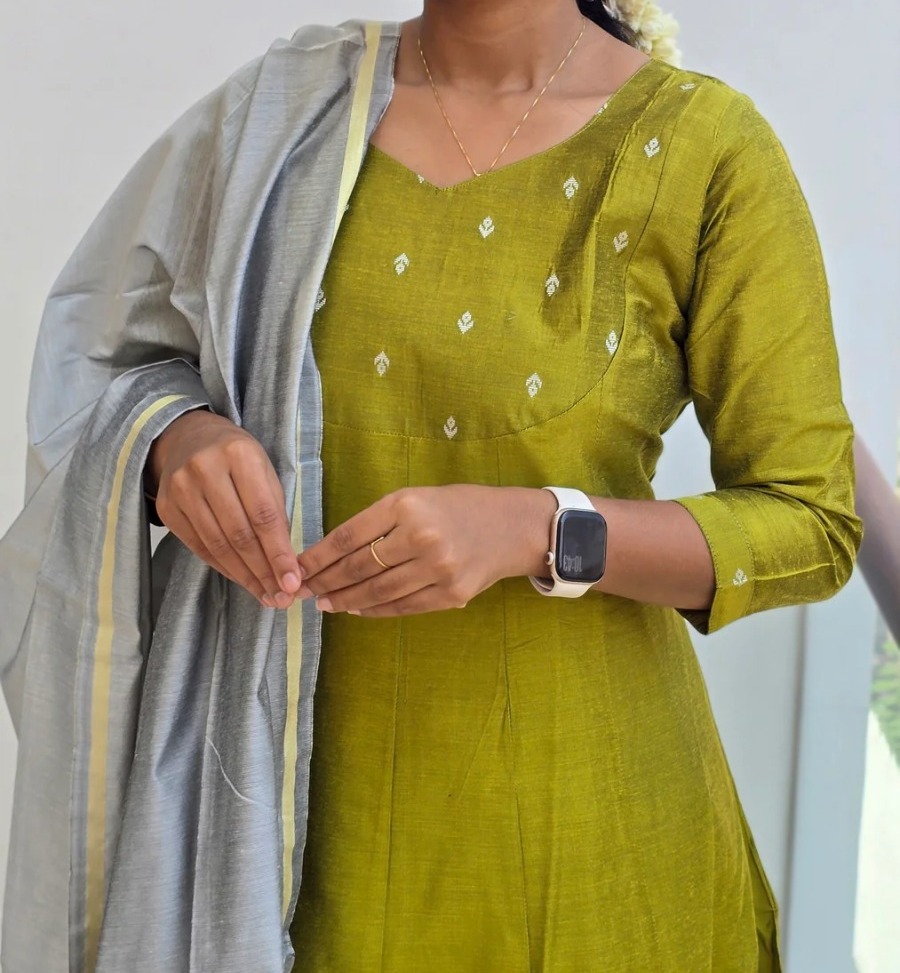 Anbarasi: Silk cotton salwar set