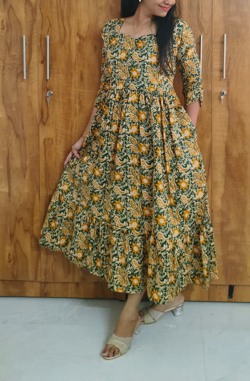 Anbarasi: Cotton kalamkari print 2 tier feeding dress