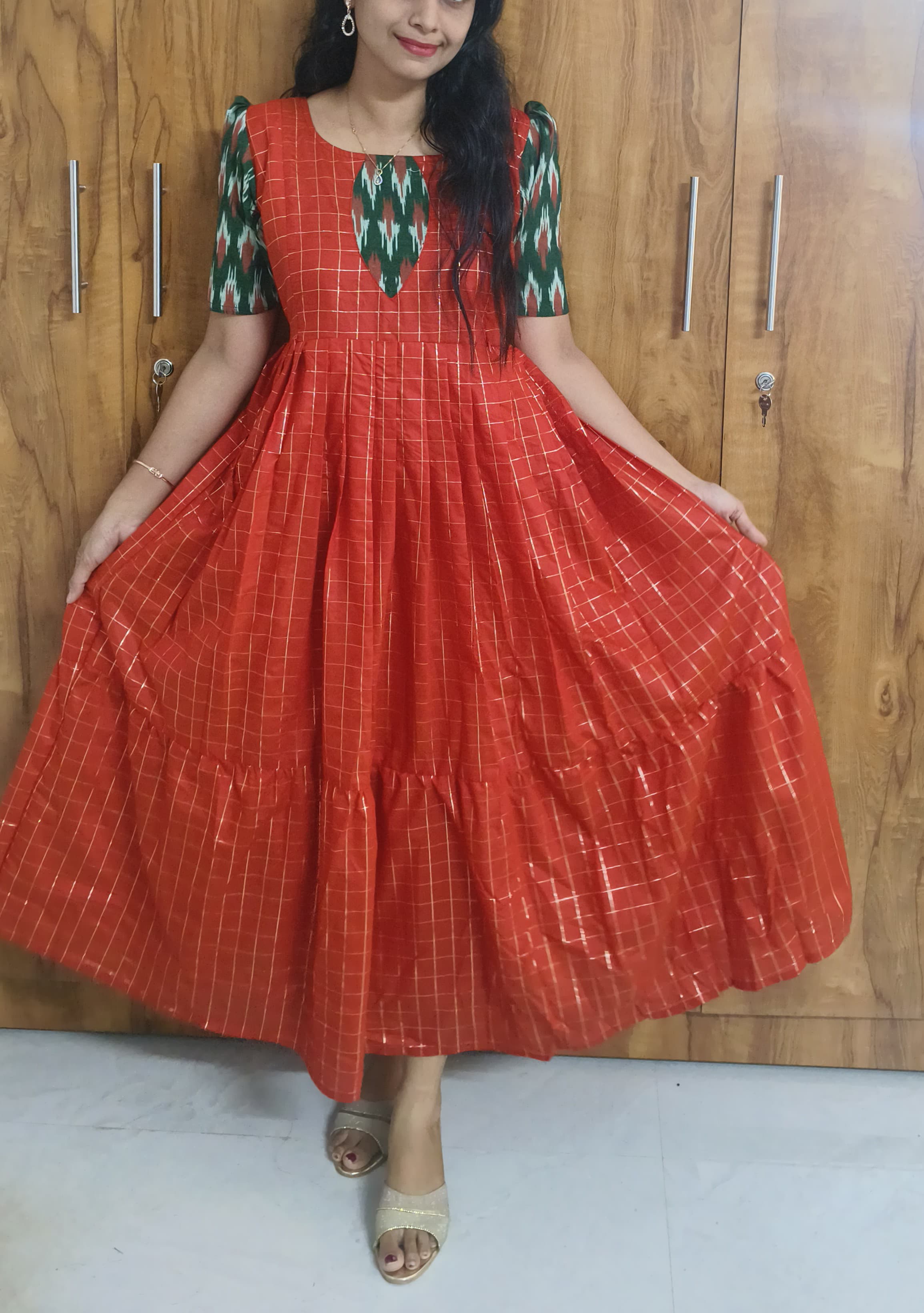 Anbarasi: Soft cotton 2 tier with checks zari weave 